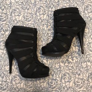 Steve Madden Black Leather Ankle Boots with straps